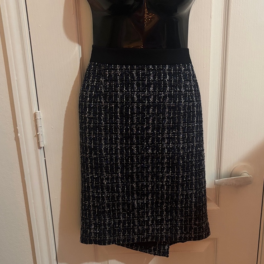 Elegant Black and White/Blue Tweed Skirt